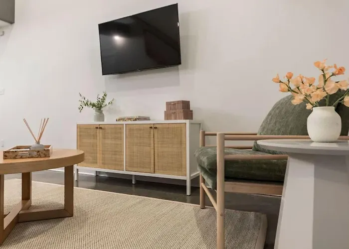 Modern King Bed Patio Holiday home Lafayette