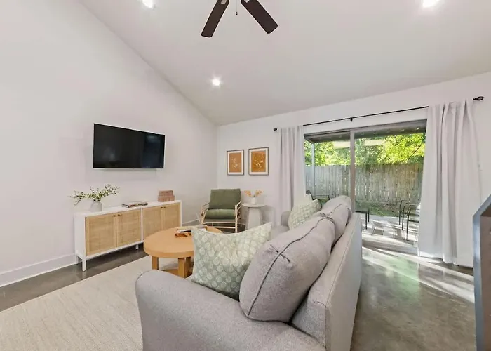 Modern King Bed Patio Holiday home *