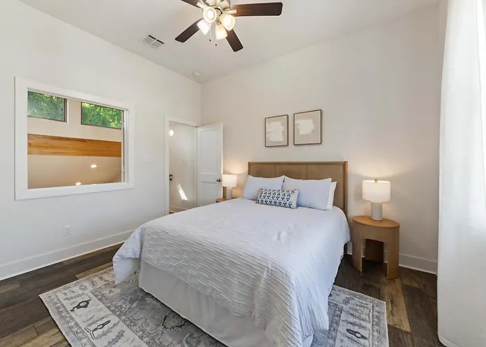 Modern King Bed Patio Holiday home *