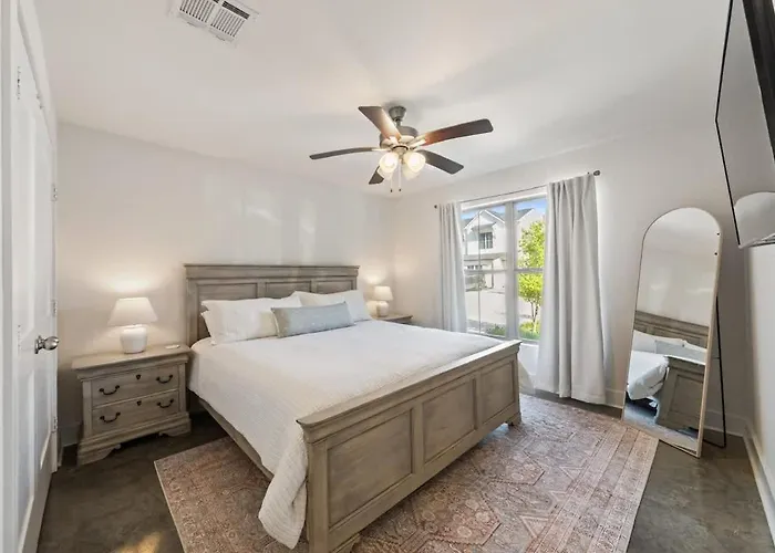 Modern King Bed Patio Lafayette