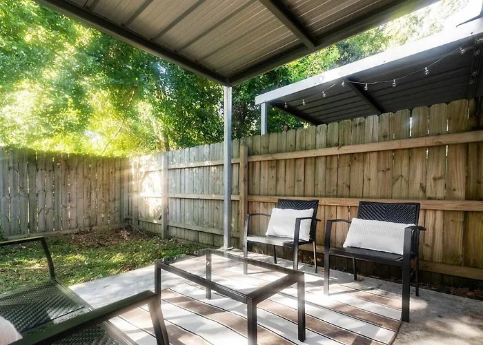 Modern King Bed Patio * Lafayette